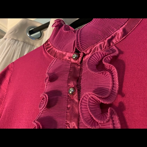 Adrienne Vittadini ruffle neck, front blouse. XL - Picture 3 of 5